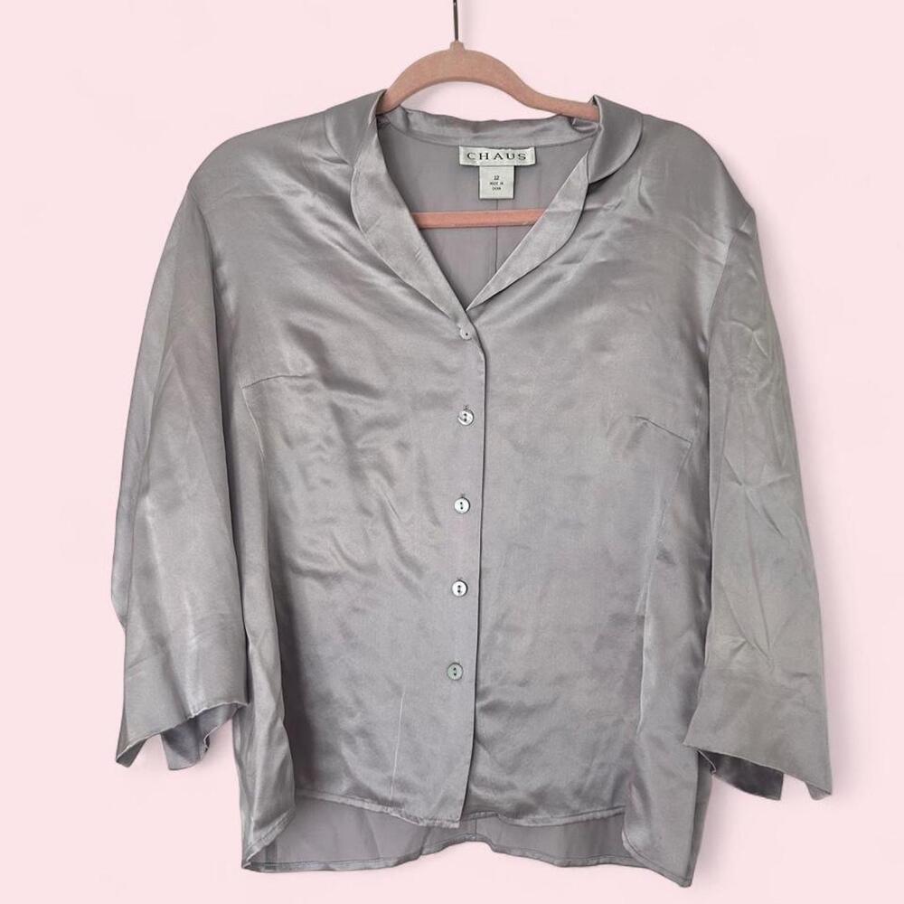100% silk Chaus silk button up 3/4 sleeve blouse in size 12. Light purple color